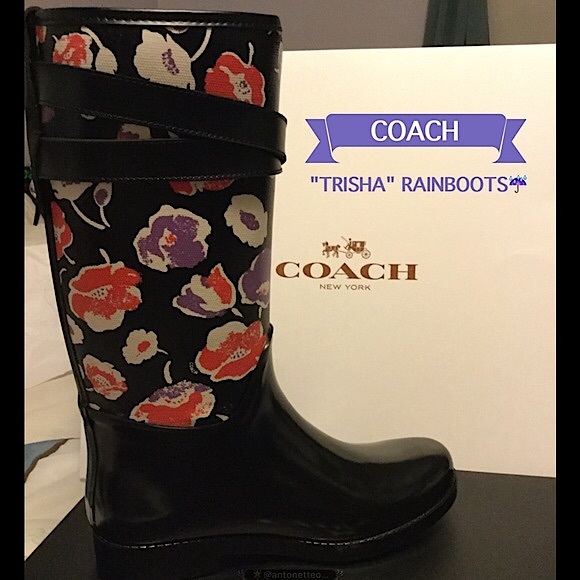 🎉HP🎉❄️☔️💦COACH FLORAL BOOTS☔️❄️💦 20% off 2 or more items in my closet. - Picture 4 of 9